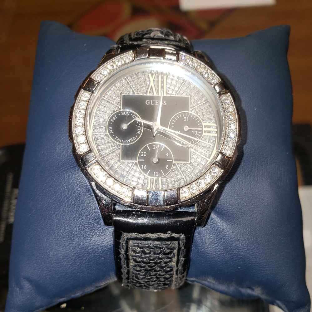 WOMEN GUESS WATCH DIMOND BEZEL BLACK